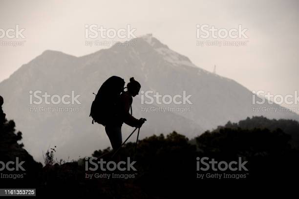 Detail Gambar Pendaki Gunung Siluet Nomer 35