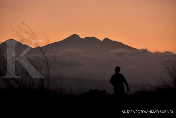 Detail Gambar Pendaki Gunung Siluet Nomer 40