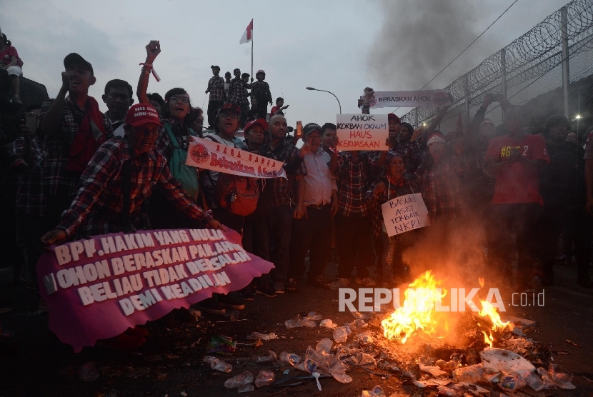 Detail Gambar Pendukung Ahok Nomer 36