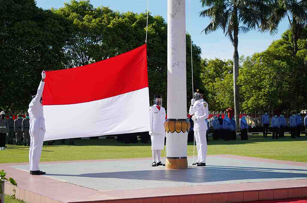 Detail Gambar Pengibaran Bendera Merah Putih Nomer 3