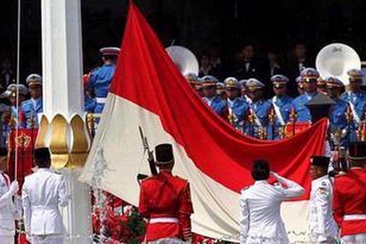 Detail Gambar Pengibaran Bendera Merah Putih Nomer 37