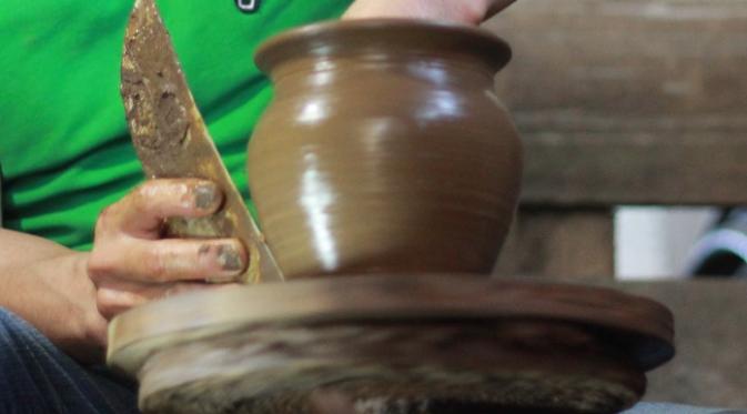 Detail Gambar Pengrajin Keramik Nomer 46
