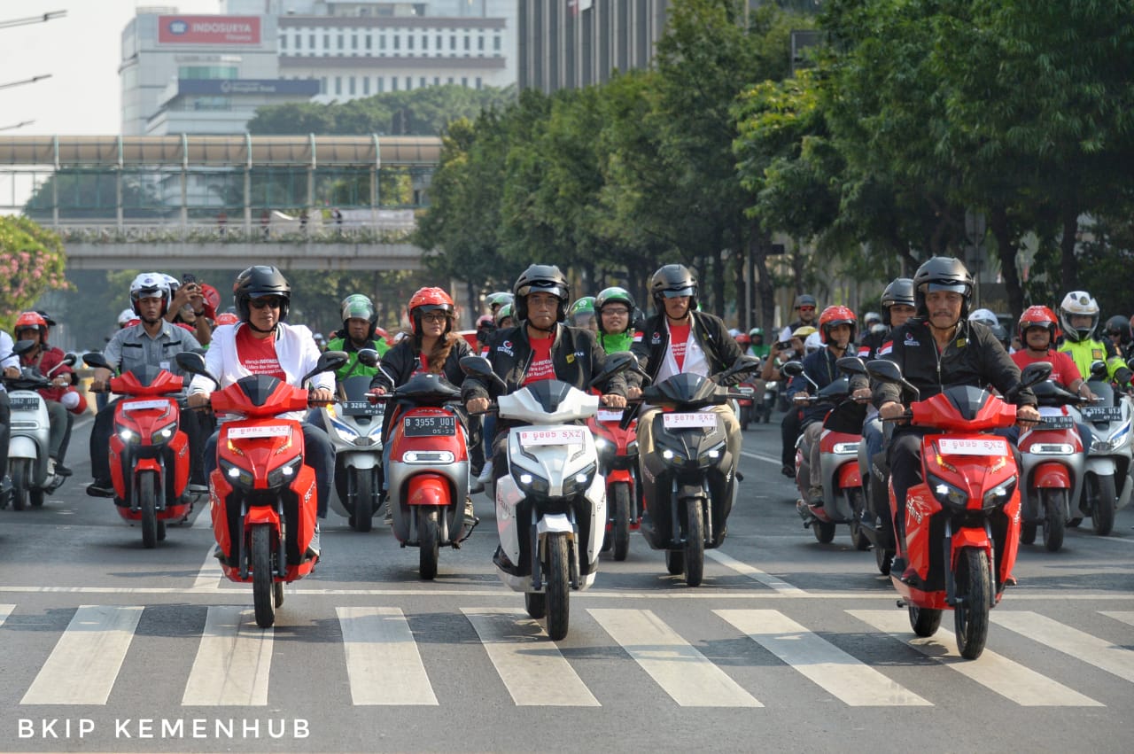 Detail Gambar Pengunaan Kendaraan Bermotor Nomer 6