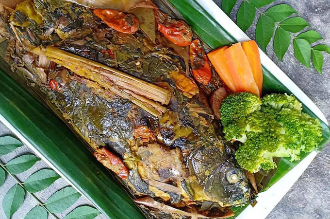 Detail Gambar Pepes Ikan Mas Nomer 27