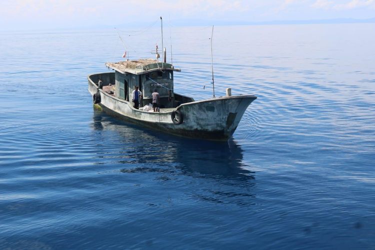 Detail Gambar Perahu Di Laut Nomer 31