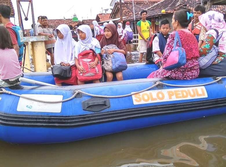 Detail Gambar Perahu Karet Untuk Anak Tk Nomer 45