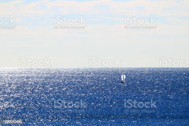 Detail Gambar Perahu Layar Di Laut Nomer 33