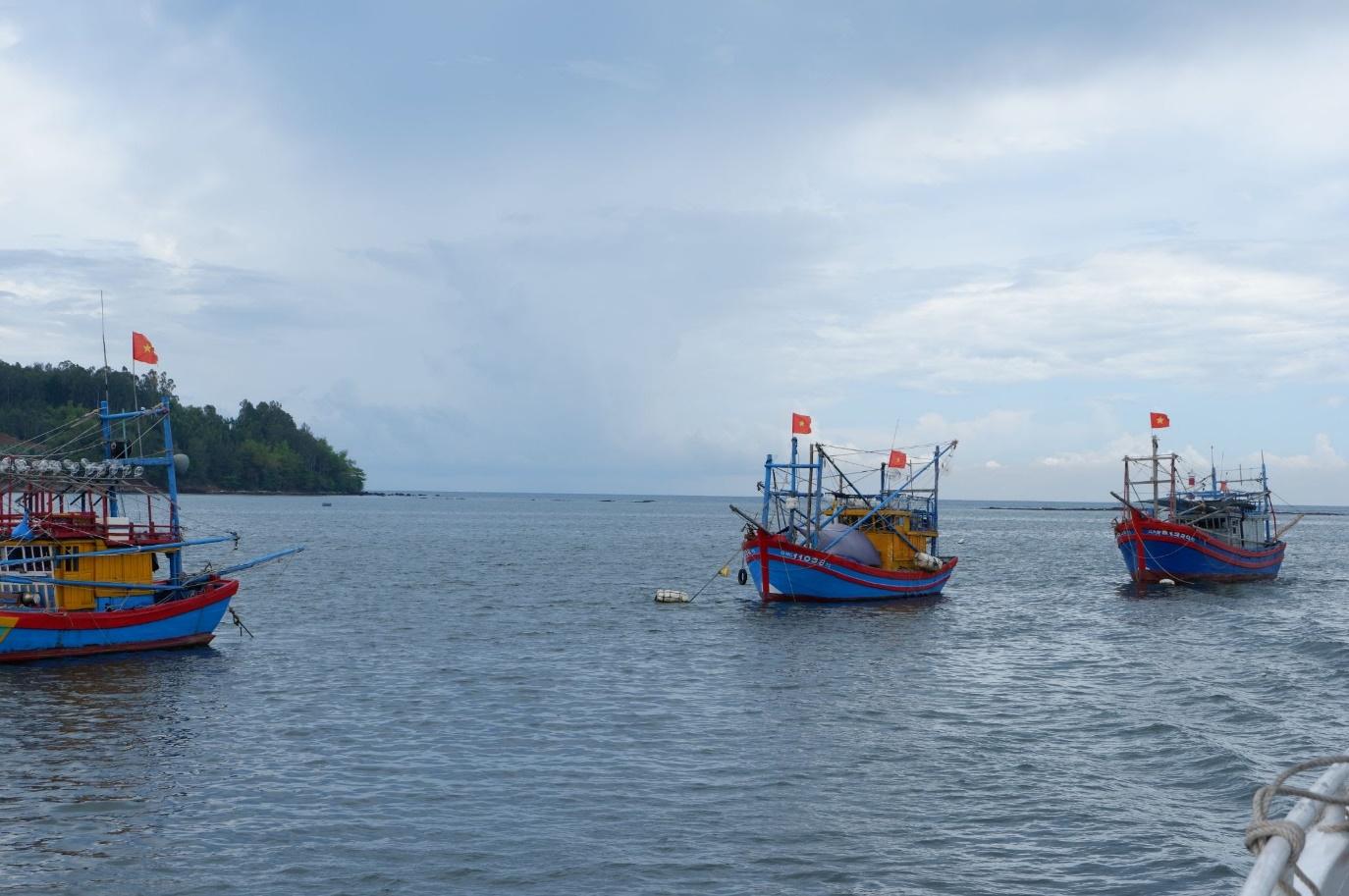 Detail Gambar Perahu Nelayan Di Laut Nomer 43