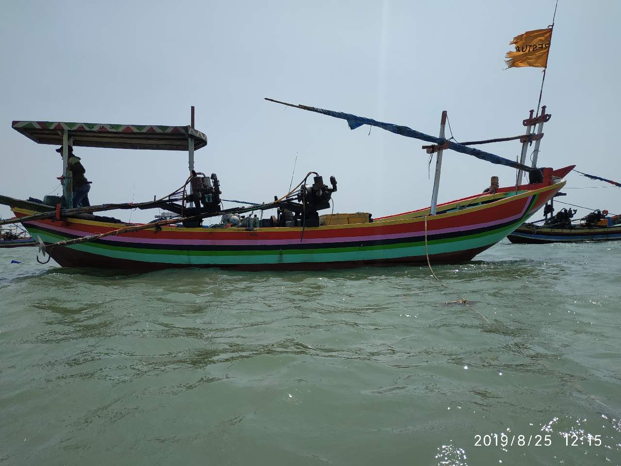 Detail Gambar Perahu Nelayan Tradisional Nomer 10