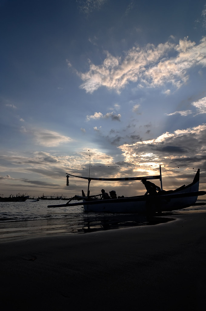 Detail Gambar Perahu Nelayan Tradisional Nomer 17