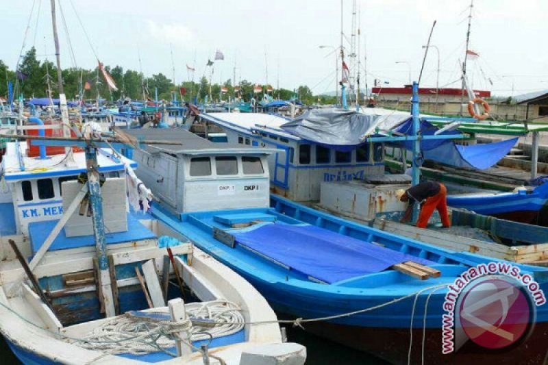 Detail Gambar Perahu Nelayan Tradisional Nomer 22