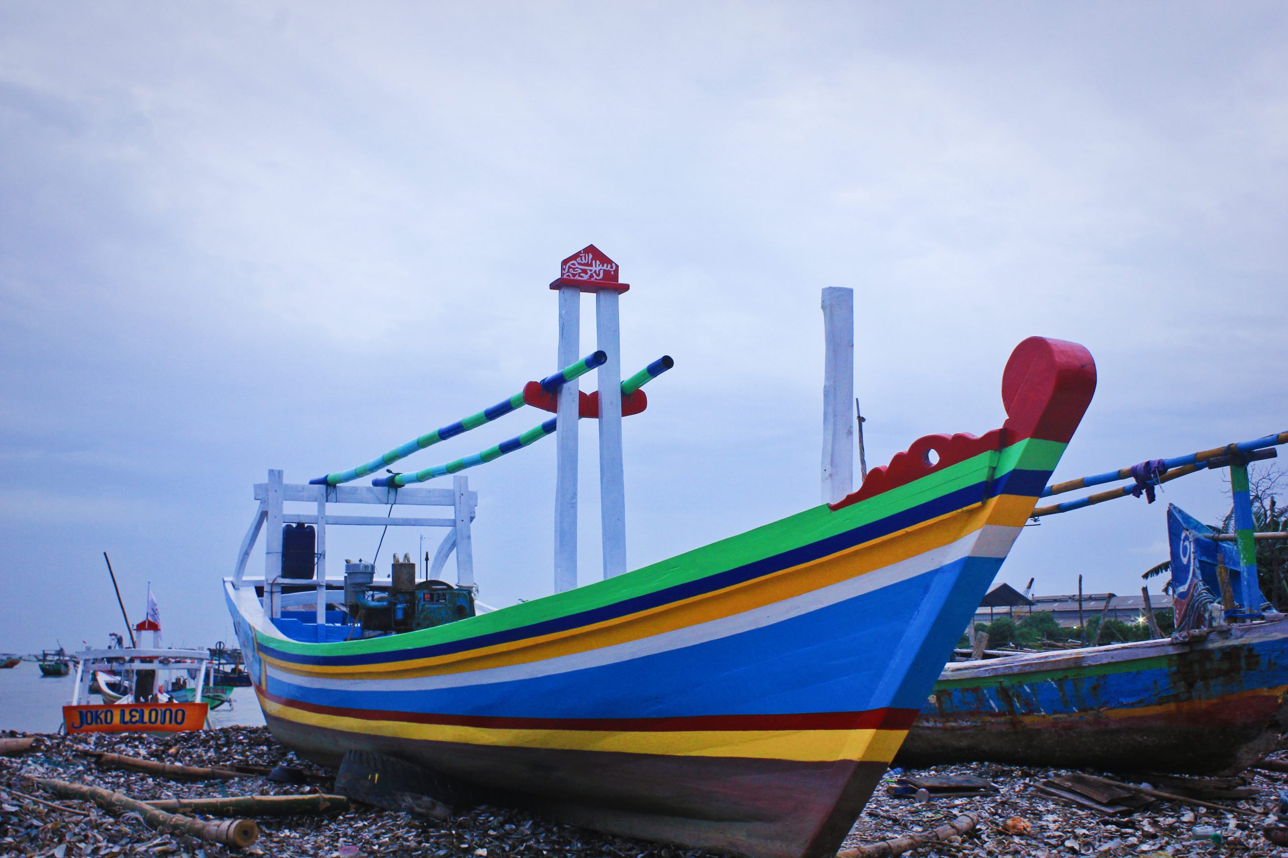 Detail Gambar Perahu Nelayan Tradisional Nomer 2