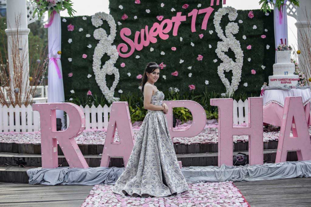 Detail Contoh Tema Sweet Seventeen Birthday Party Nomer 12