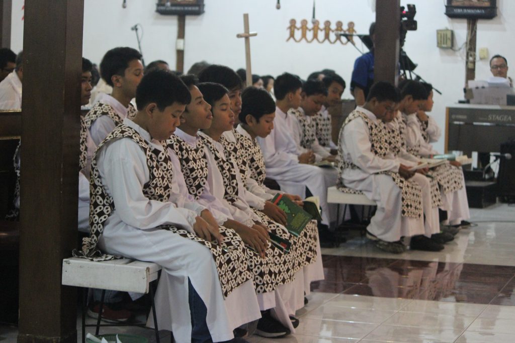 Detail Gambar Perayaan Ekaristi Dalam Gereja Katolik Nomer 8