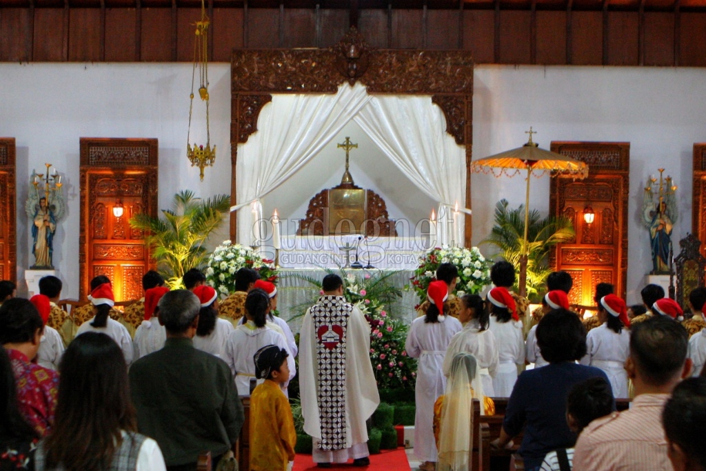 Detail Gambar Perayaan Ekaristi Dalam Gereja Katolik Nomer 2