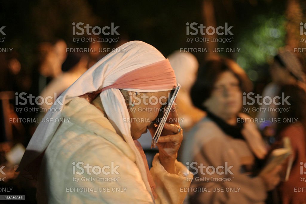 Detail Gambar Perempuan Berdoa Nomer 47