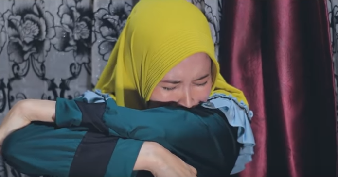 Detail Gambar Perempuan Berhijab Sedih Nomer 32