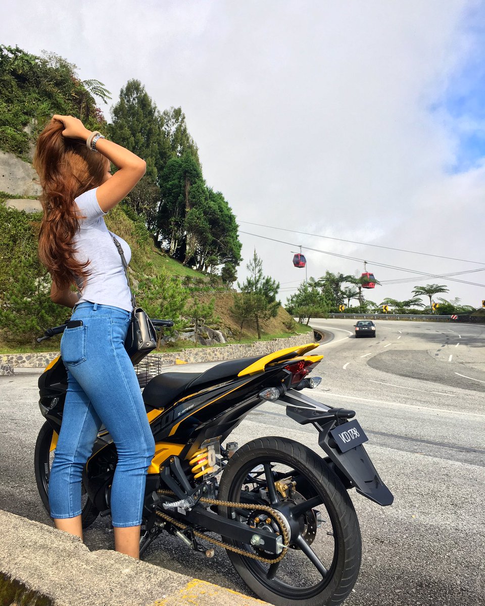 Detail Gambar Perempuan Naik Motor 125zr Nomer 36