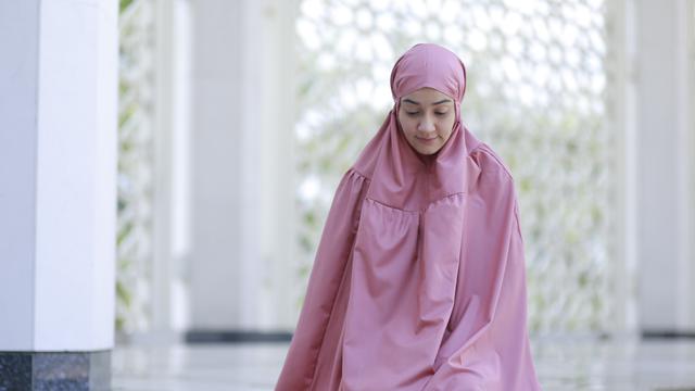 Detail Gambar Perempuan Sholat Nomer 22