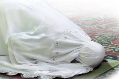 Detail Gambar Perempuan Sholat Nomer 31