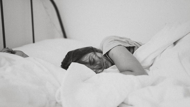 Detail Gambar Perempuan Tidur Nomer 29