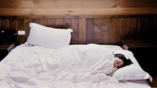 Detail Gambar Perempuan Tidur Nomer 45