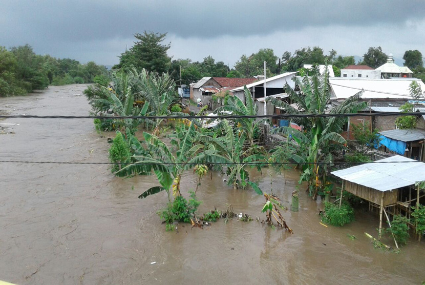 Detail Gambar Peristiwa Alam Banjir Nomer 24