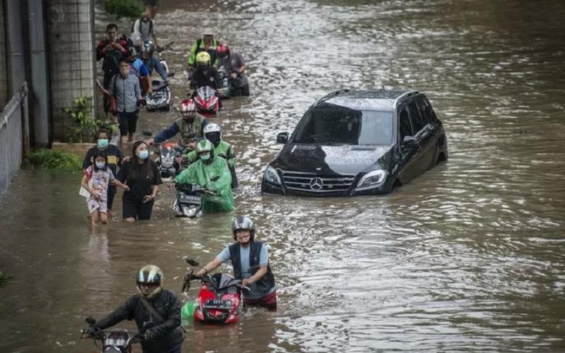 Detail Gambar Peristiwa Alam Banjir Nomer 39