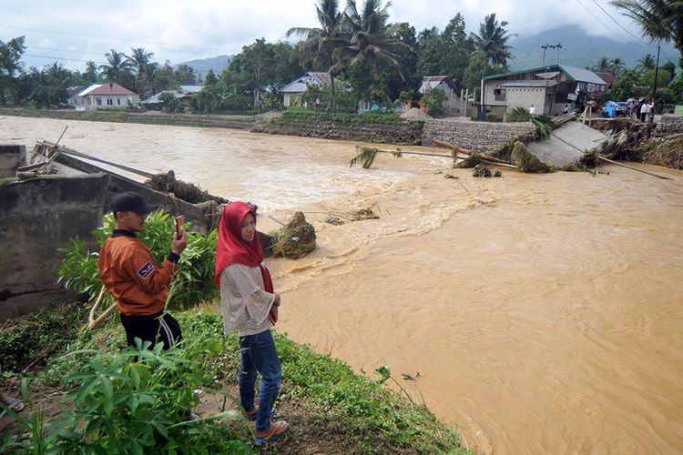 Detail Gambar Peristiwa Alam Banjir Nomer 46