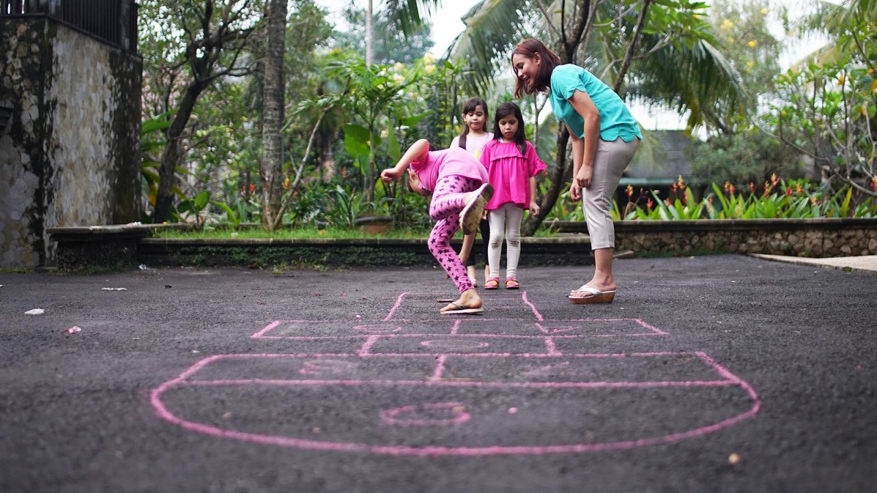 Detail Gambar Permainan Tradisional Engklek Nomer 12