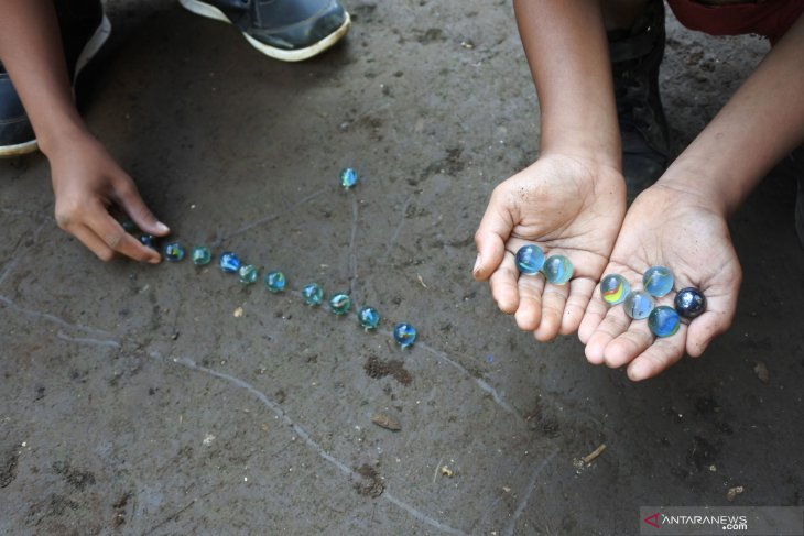 Detail Gambar Permainan Tradisional Kelereng Nomer 27