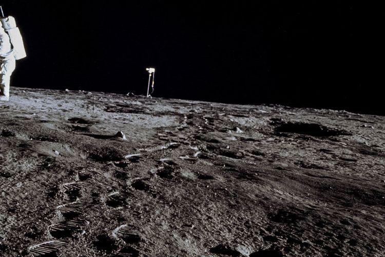 Gambar Permukaan Bulan - KibrisPDR