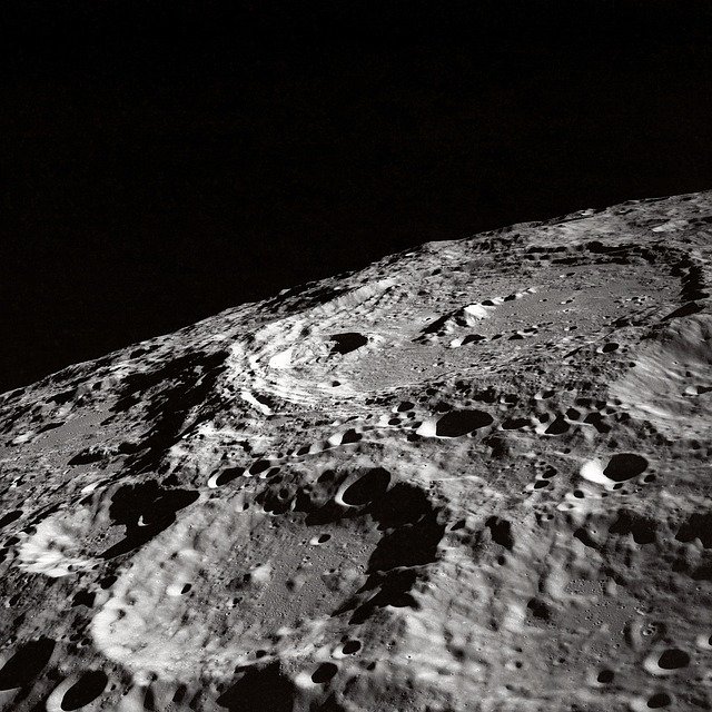 Detail Gambar Permukaan Bulan Nomer 22