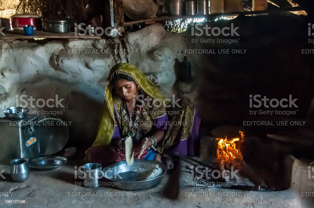 Detail Animasi Memasak Didapur Gambar Kartun Keluarga Lagi Makan Nomer 18