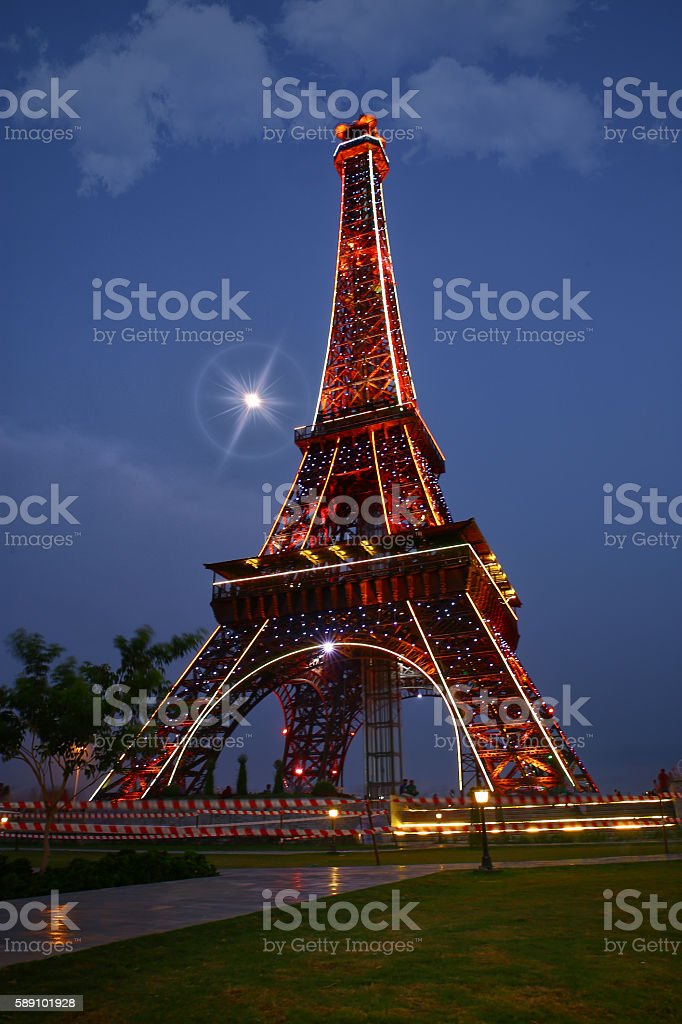 Detail Animasi Menara Eiffel Nomer 40