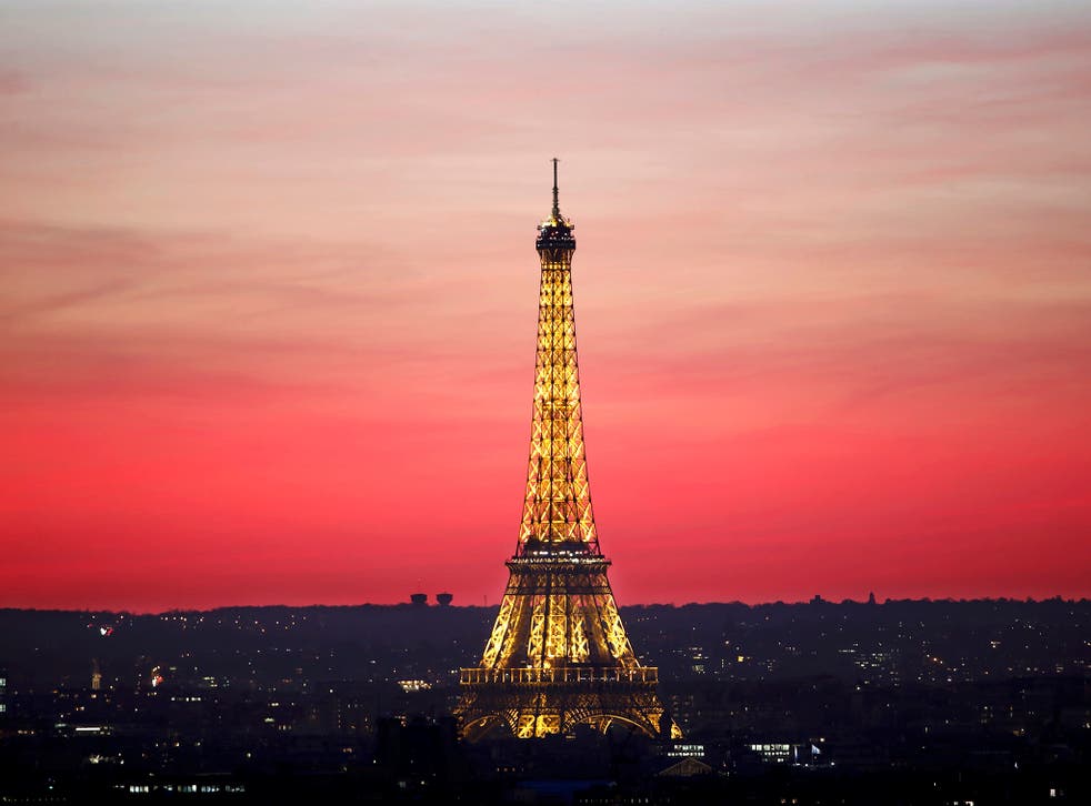 Detail Animasi Menara Eiffel Paris Nomer 21