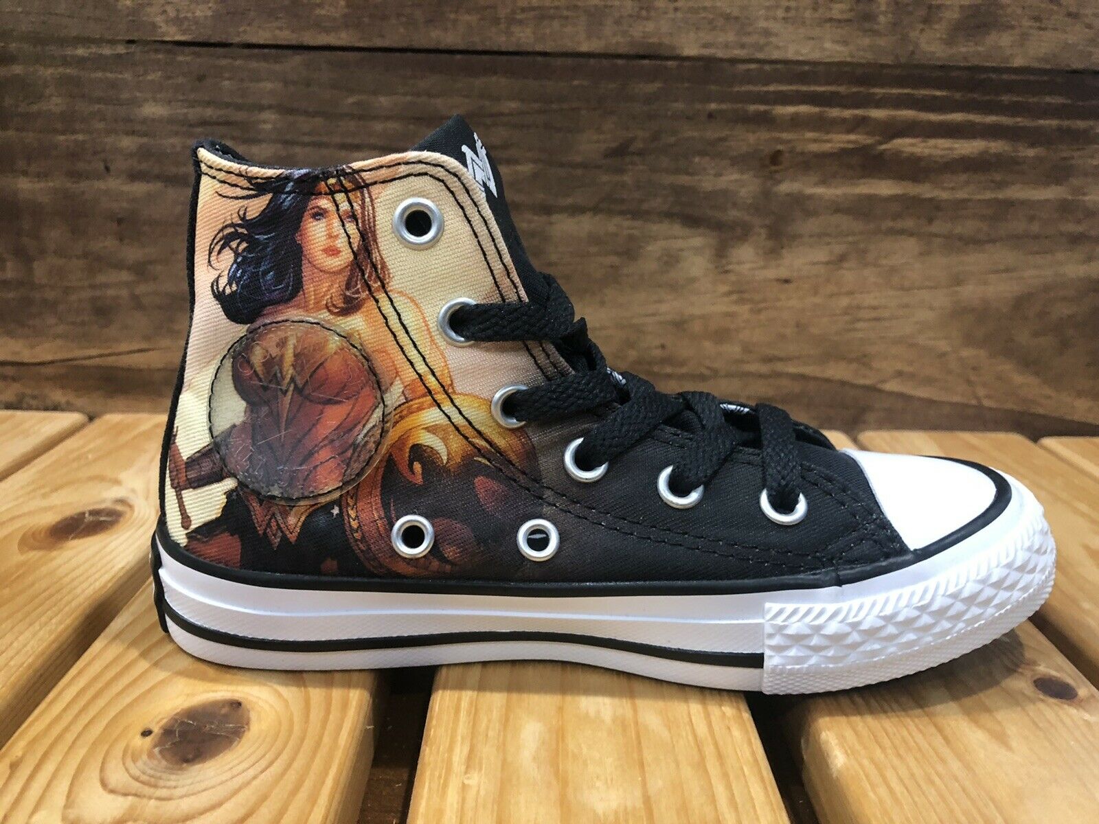 Detail Converse Wonder Woman Chucks Nomer 16