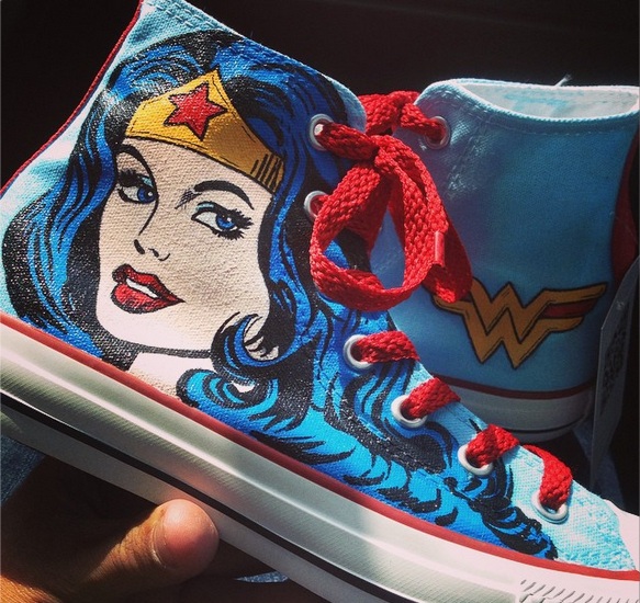 Detail Converse Wonder Woman Chucks Nomer 39