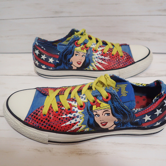 Detail Converse Wonder Woman Chucks Nomer 40