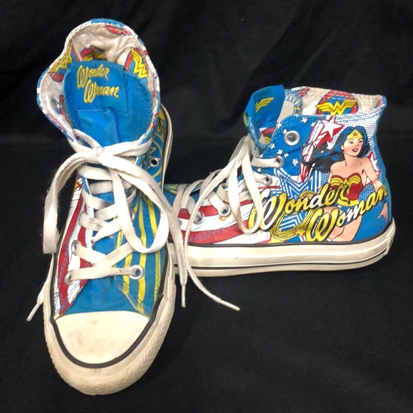 Detail Converse Wonder Woman Chucks Nomer 8