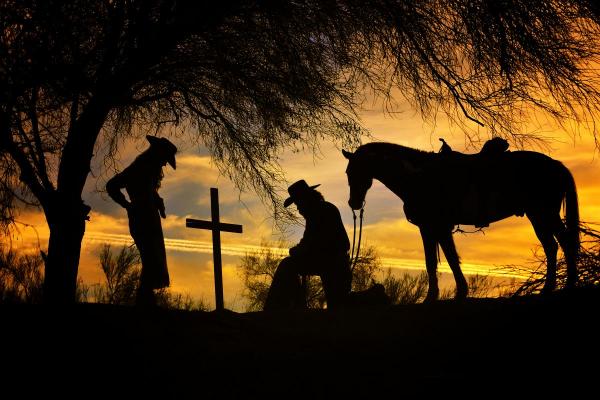 Detail Cowboy Praying At The Cross With Horse Nomer 22