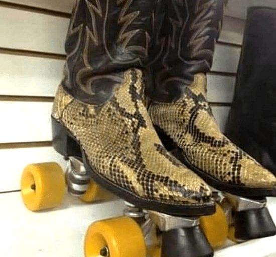 Detail Cowboy Roller Skates Nomer 3