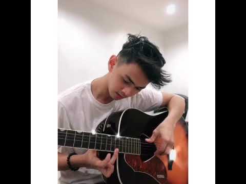 Detail Cowo Main Gitar Nomer 13