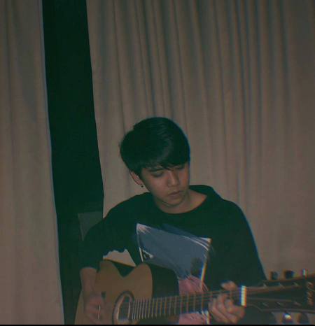 Detail Cowo Main Gitar Nomer 14