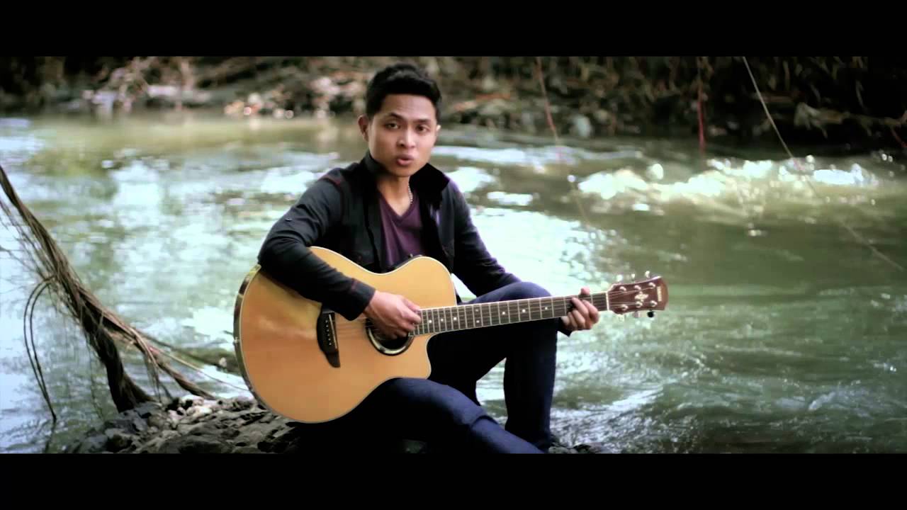 Detail Cowo Main Gitar Nomer 27