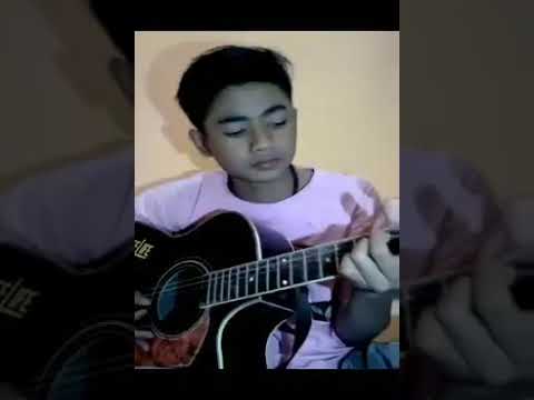 Detail Cowo Main Gitar Nomer 29
