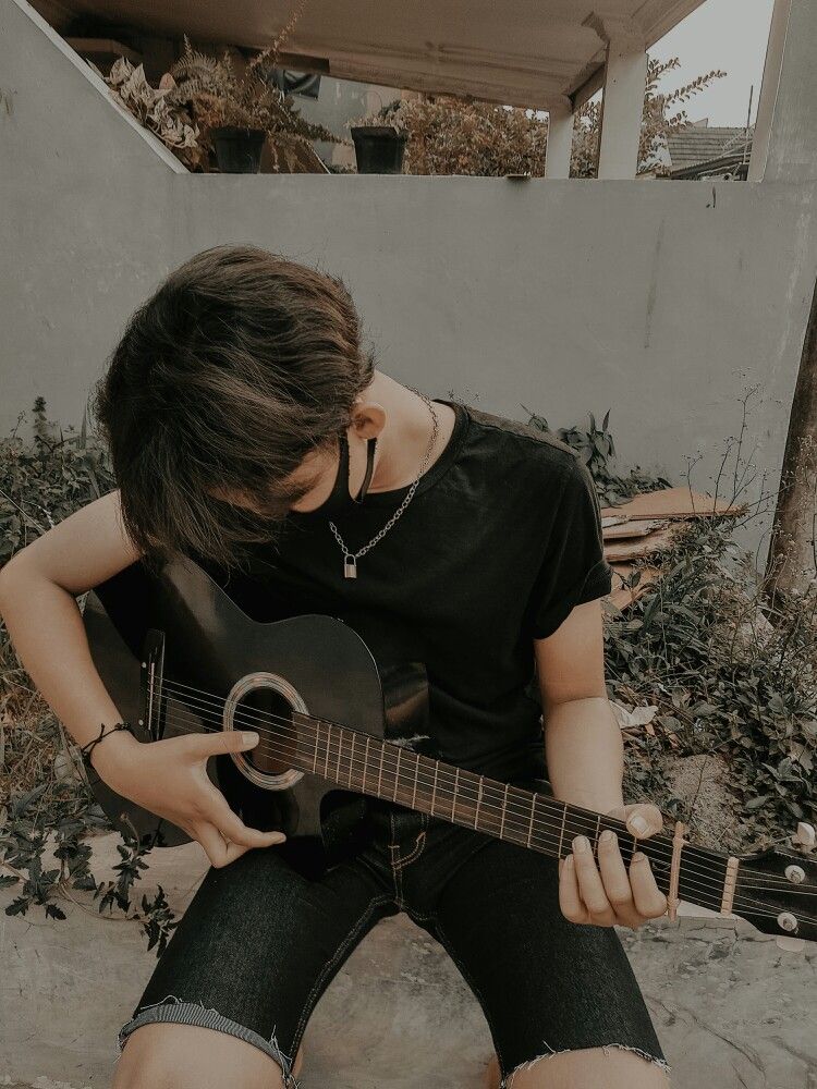 Detail Cowo Main Gitar Nomer 53