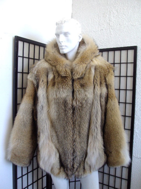 Detail Coyote Fur Hoodie Nomer 2