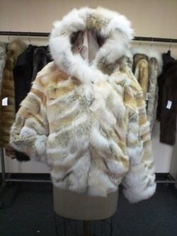 Detail Coyote Fur Hoodie Nomer 17