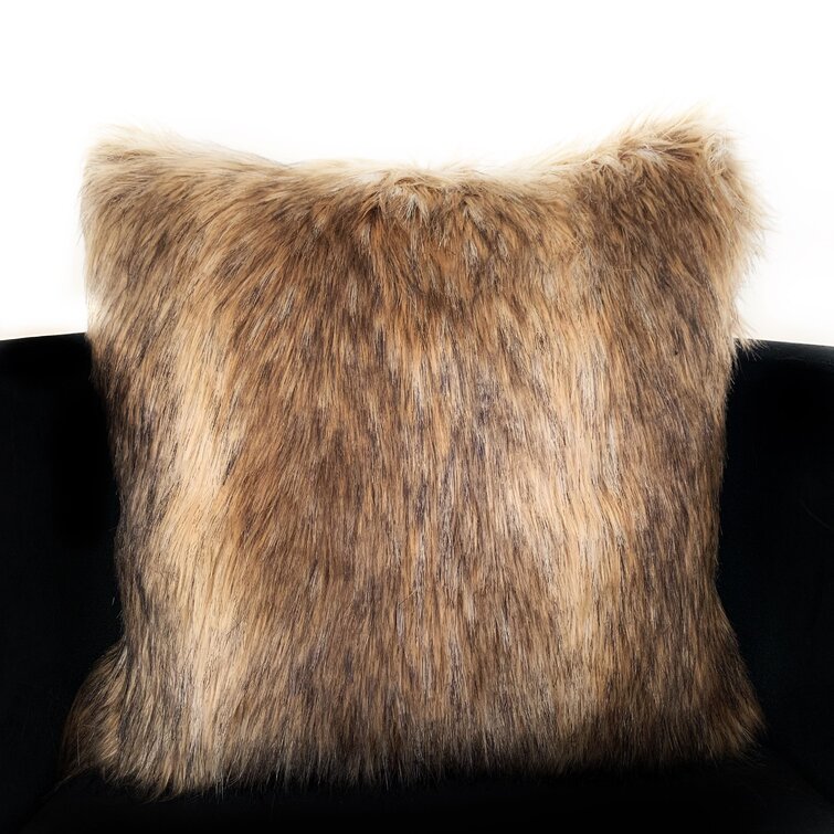 Detail Coyote Fur Pillow Nomer 14